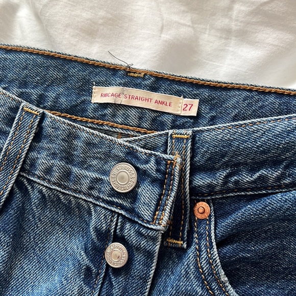 Levi’s Ribcage Straight Ankle Jeans - Picture 4 of 5